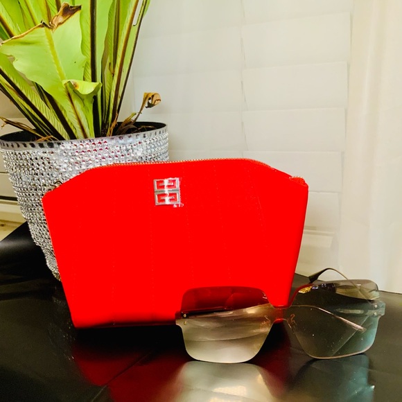 Givenchy Toiletry bag/ cosmetic/ makeup bag/ pouch / case NWOT - Picture 8 of 15